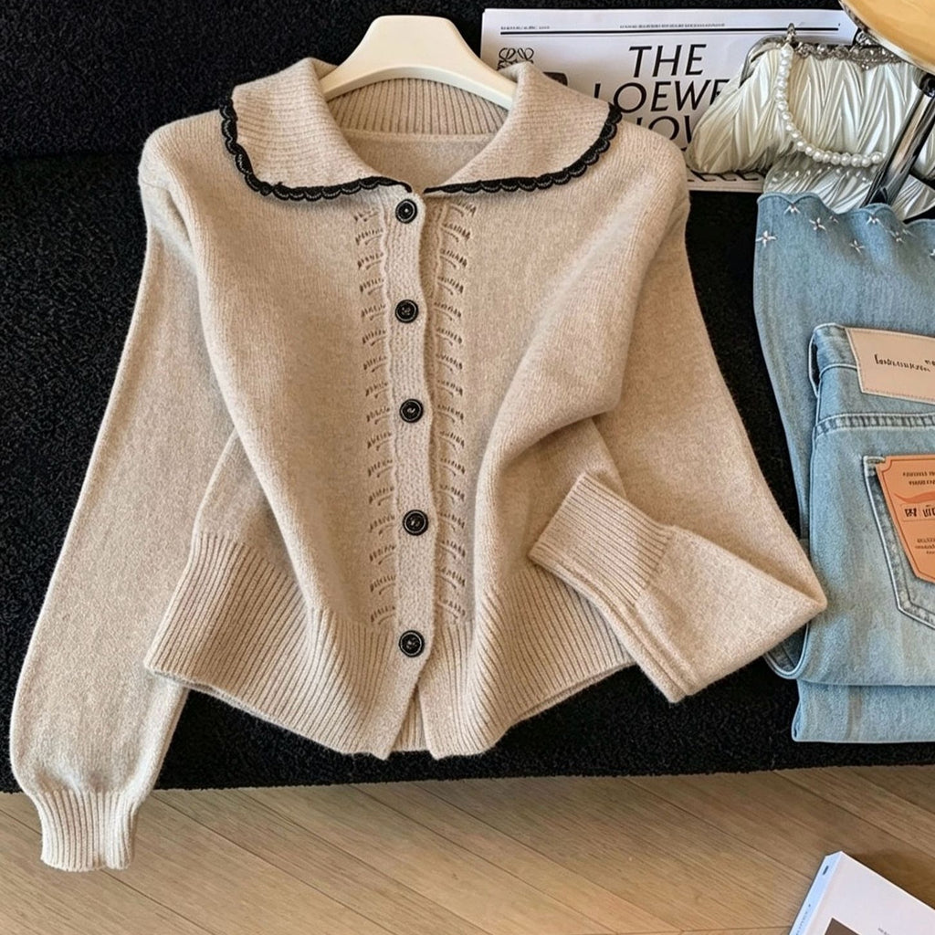 Single breasted long sleeved sweater