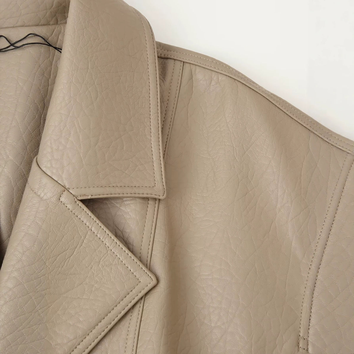 Veste décontractée et ample à double boutonnage en similicuir